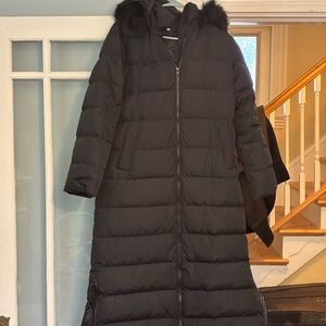 Lands' End Women's Black Long Puffer Coat with Faux Fur Trim